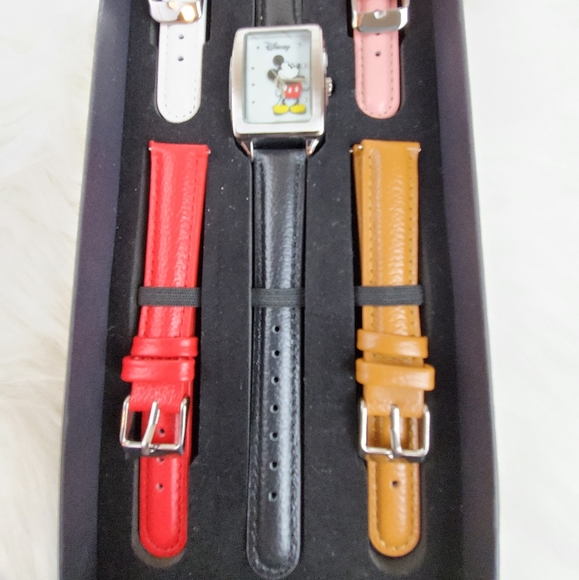 NWOT Disney Mickey Mouse Changeable banded watch - Picture 5 of 8